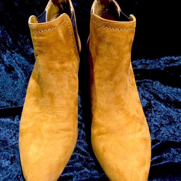 NIB UNISA Camel ankle bootie, Suede manmade material, Sz 8.5 - Picture 4 of 6